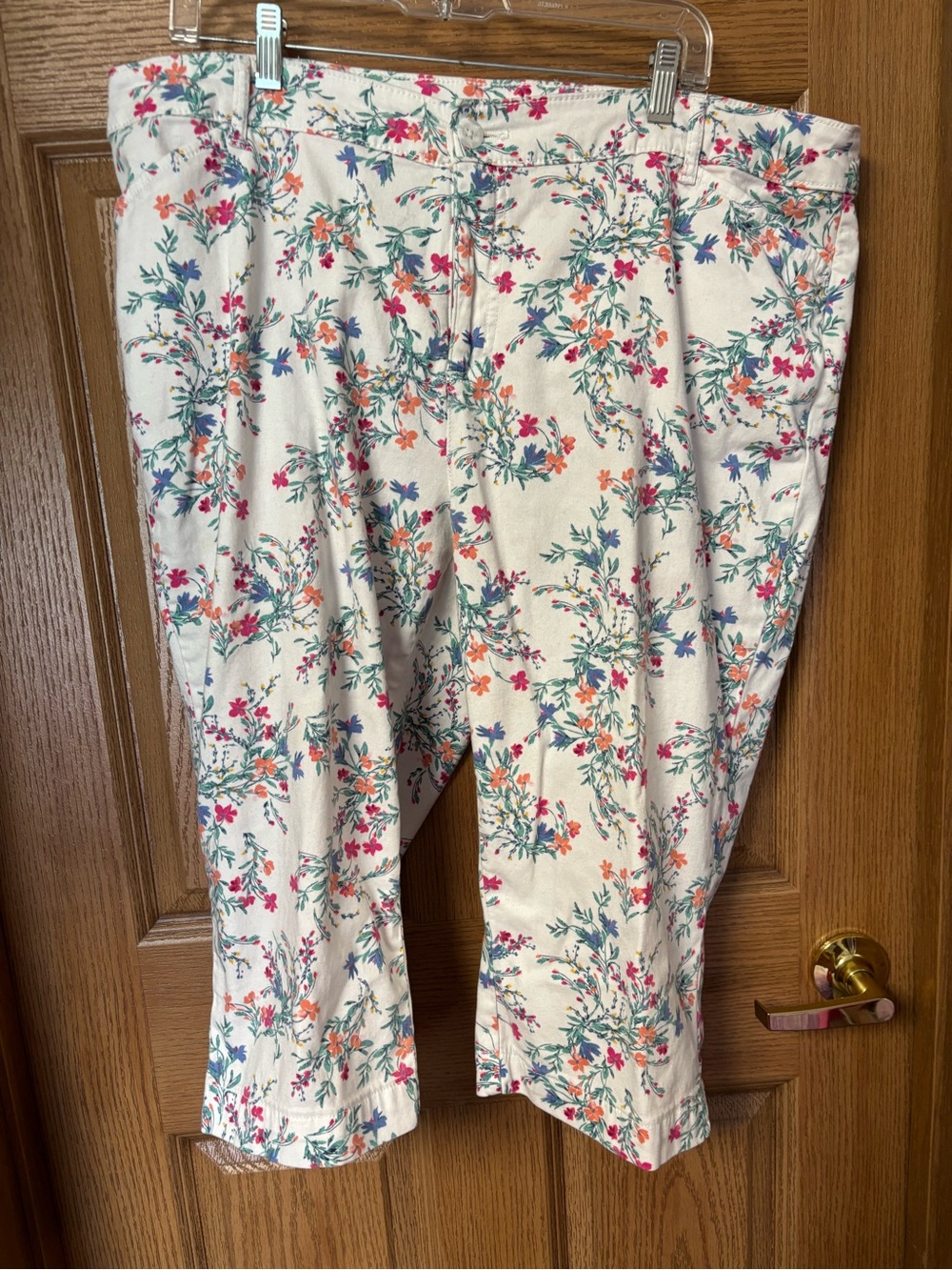St. John’s Bay Cream Floral Capris